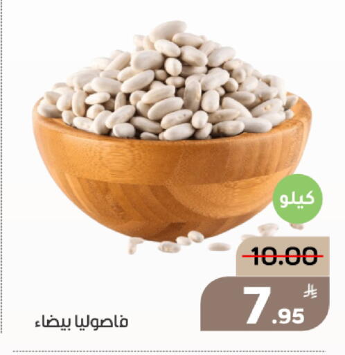 Apple available at Green Apple Market in KSA, Saudi Arabia, Saudi - Al Hasa