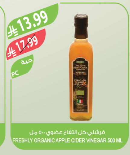 Apple available at Farm  in KSA, Saudi Arabia, Saudi - Al Bahah