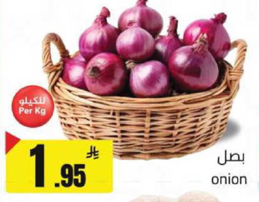 Onion available at Supermarket Stor in KSA, Saudi Arabia, Saudi - Riyadh