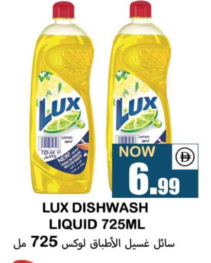 Lemon available at سوق المبارك هايبرماركت in الإمارات العربية المتحدة , الامارات - الشارقة / عجمان