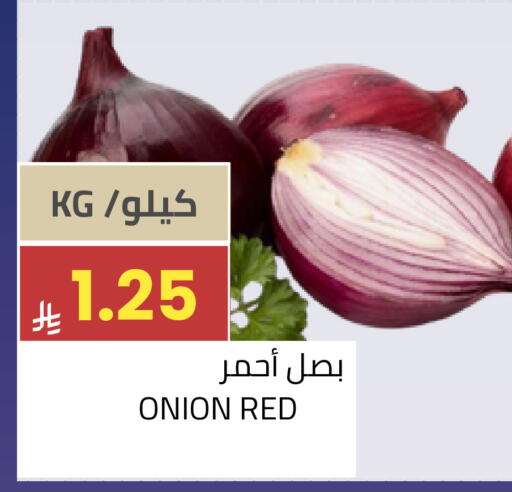 Onion available at Astra Markets in KSA, Saudi Arabia, Saudi - Tabuk