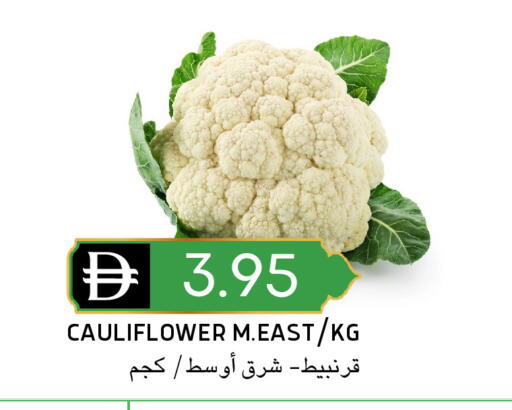 Cauliflower available at سيليكت ماركت in الإمارات العربية المتحدة , الامارات - أبو ظبي