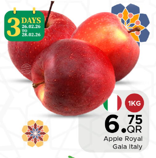 Apple from Italy available at مركز التموين العائلي in قطر - الوكرة