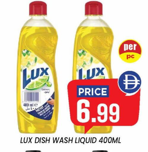 Lemon available at إكسيتو سوبرماركت in الإمارات العربية المتحدة , الامارات - الشارقة / عجمان