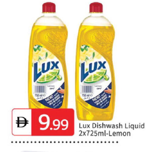 Lemon available at سوق طلال in الإمارات العربية المتحدة , الامارات - الشارقة / عجمان
