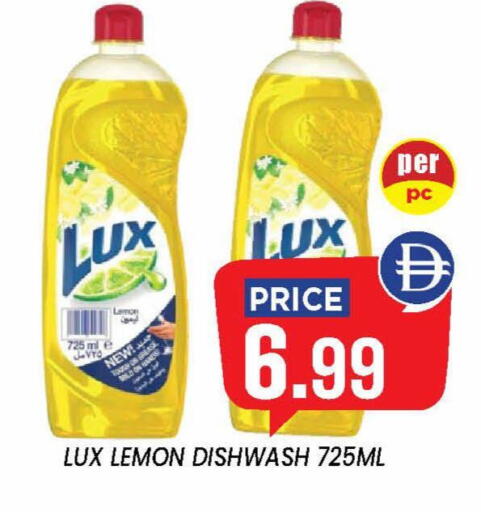 Lemon available at إكسيتو سوبرماركت in الإمارات العربية المتحدة , الامارات - الشارقة / عجمان