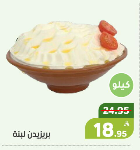 Apple available at Green Apple Market in KSA, Saudi Arabia, Saudi - Al Hasa