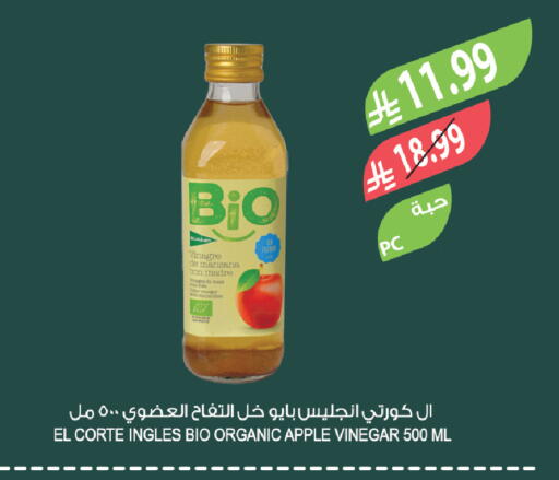 Apple available at Farm  in KSA, Saudi Arabia, Saudi - Sakaka