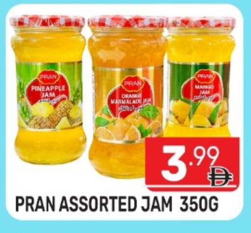 Pineapple available at دريم نايت هايبرماركت in الإمارات العربية المتحدة , الامارات - دبي