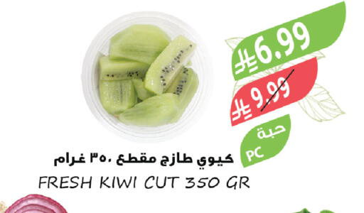 Kiwi available at المزرعة in مملكة العربية السعودية, السعودية, سعودية - القطيف‎