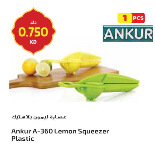 Lemon available at جراند هايبر in الكويت - محافظة الأحمدي