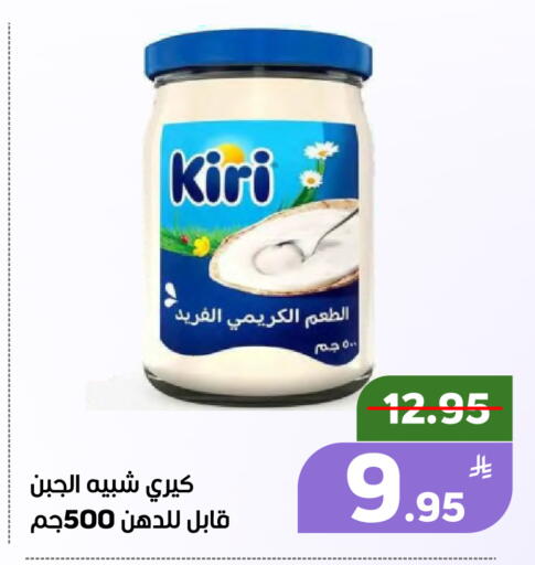 Apple available at Green Apple Market in KSA, Saudi Arabia, Saudi - Al Hasa