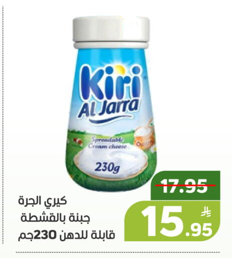 Apple available at Green Apple Market in KSA, Saudi Arabia, Saudi - Al Hasa