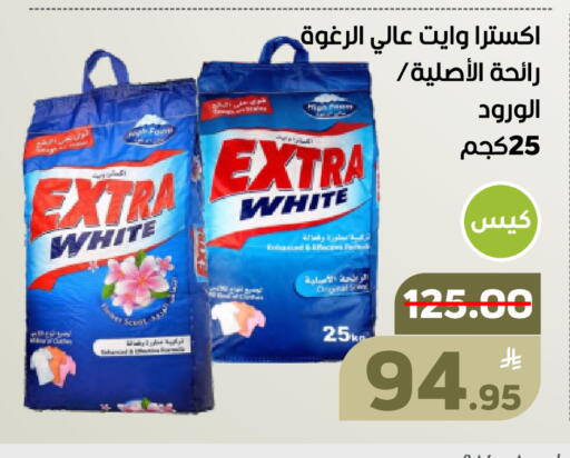 Apple available at Green Apple Market in KSA, Saudi Arabia, Saudi - Al Hasa