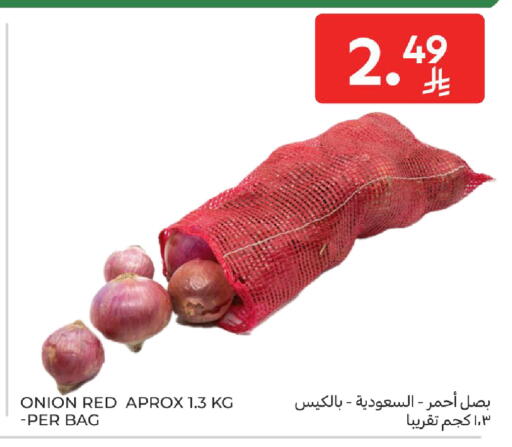 Onion available at Carrefour in KSA, Saudi Arabia, Saudi - Dammam