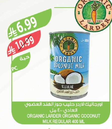 Coconut available at Farm  in KSA, Saudi Arabia, Saudi - Yanbu