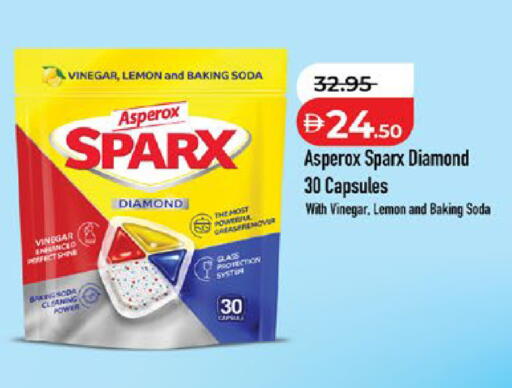 Lemon available at لولو هايبرماركت in الإمارات العربية المتحدة , الامارات - ٱلْعَيْن‎