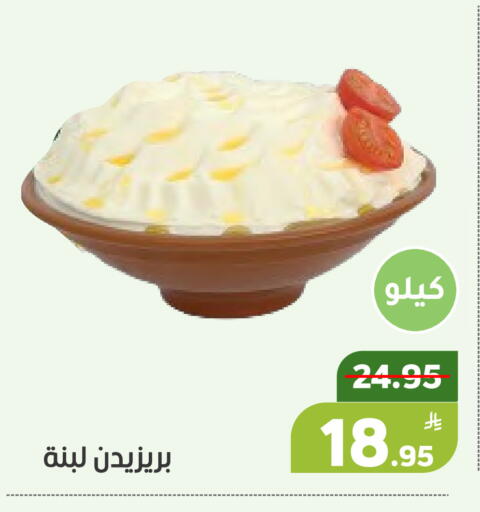 Apple available at Green Apple Market in KSA, Saudi Arabia, Saudi - Al Hasa