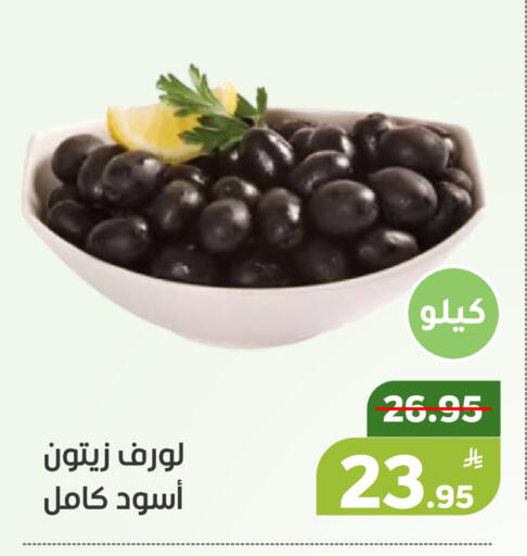 Apple available at Green Apple Market in KSA, Saudi Arabia, Saudi - Al Hasa