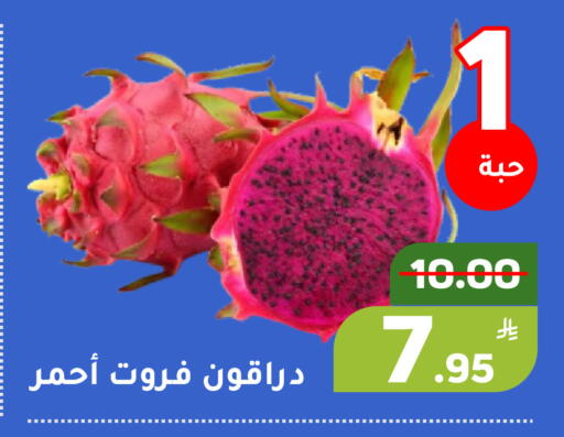 Apple available at Green Apple Market in KSA, Saudi Arabia, Saudi - Al Hasa