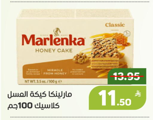 Apple available at Green Apple Market in KSA, Saudi Arabia, Saudi - Al Hasa