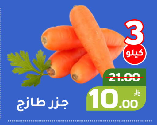 Apple available at Green Apple Market in KSA, Saudi Arabia, Saudi - Al Hasa