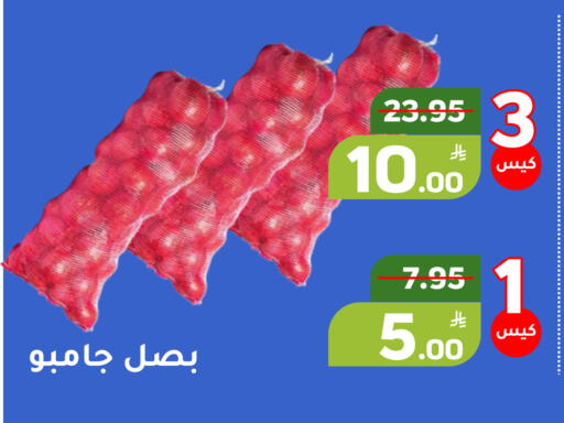 Apple available at Green Apple Market in KSA, Saudi Arabia, Saudi - Al Hasa