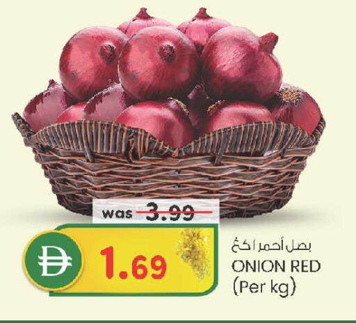 Onion available at ك. إم. هايبرماركت in الإمارات العربية المتحدة , الامارات - الشارقة / عجمان