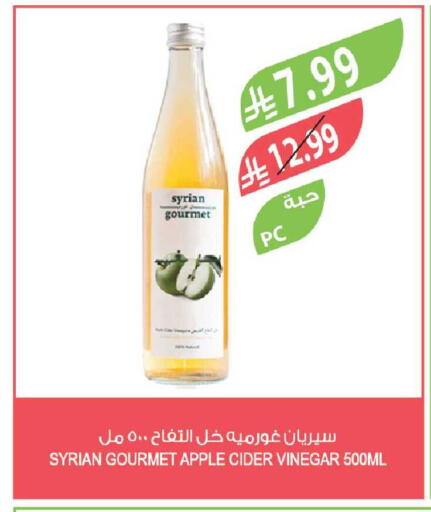 Apple available at Farm  in KSA, Saudi Arabia, Saudi - Al-Kharj