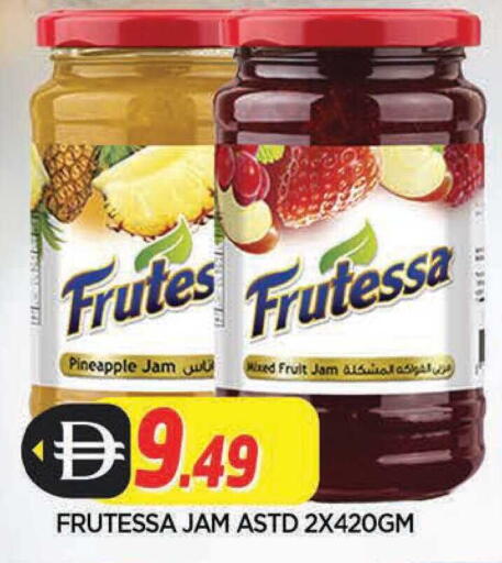 Pineapple available at المدينة in الإمارات العربية المتحدة , الامارات - الشارقة / عجمان