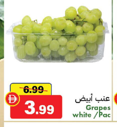 Grapes available at الأسواق هايبرماركت in الإمارات العربية المتحدة , الامارات - الشارقة / عجمان
