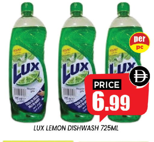 Lemon available at إكسيتو سوبرماركت in الإمارات العربية المتحدة , الامارات - الشارقة / عجمان