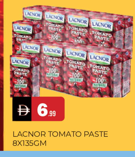 Tomato available at المدينة in الإمارات العربية المتحدة , الامارات - الشارقة / عجمان