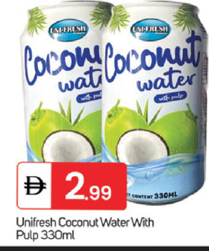 Coconut available at سوق طلال in الإمارات العربية المتحدة , الامارات - ٱلْفُجَيْرَة‎