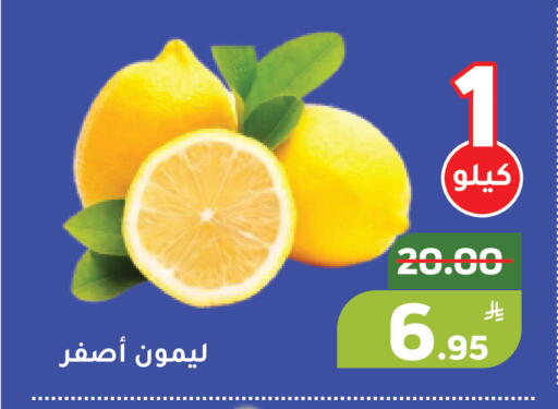 Apple available at Green Apple Market in KSA, Saudi Arabia, Saudi - Al Hasa