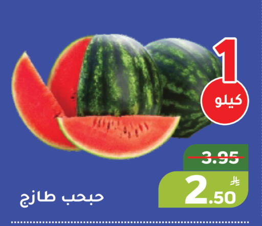 Apple available at Green Apple Market in KSA, Saudi Arabia, Saudi - Al Hasa