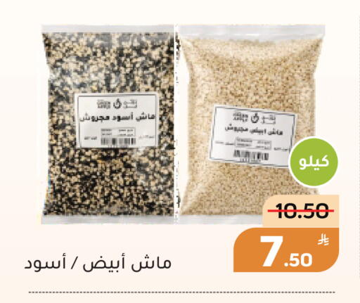 Apple available at Green Apple Market in KSA, Saudi Arabia, Saudi - Al Hasa