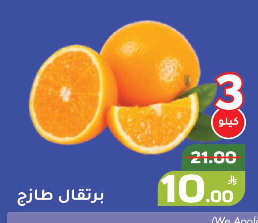 Apple available at Green Apple Market in KSA, Saudi Arabia, Saudi - Al Hasa