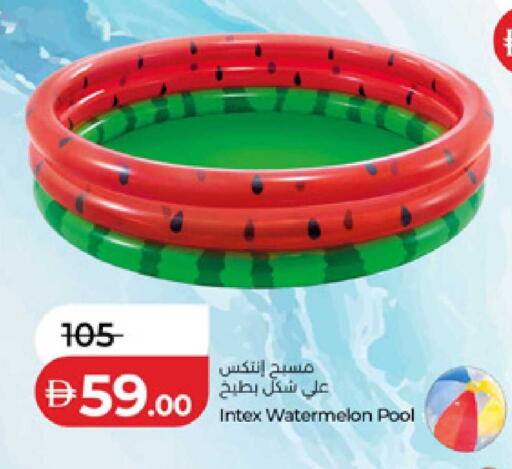 Watermelon available at لولو هايبرماركت in الإمارات العربية المتحدة , الامارات - ٱلْفُجَيْرَة‎