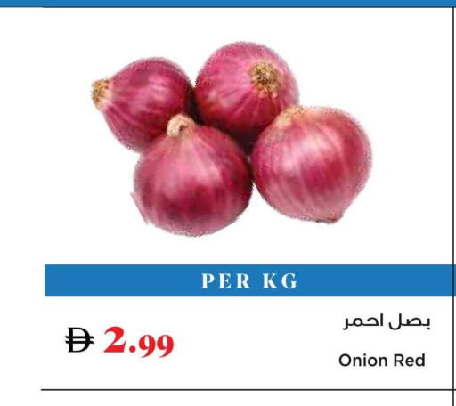 Onion available at تروليز سوبرماركت in الإمارات العربية المتحدة , الامارات - الشارقة / عجمان