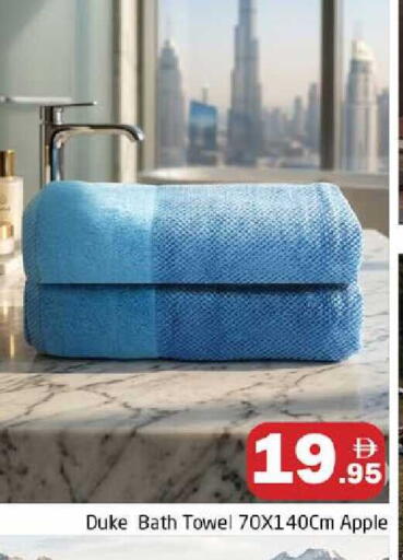 Apple available at هايبر ماركت باسونز in الإمارات العربية المتحدة , الامارات - دبي