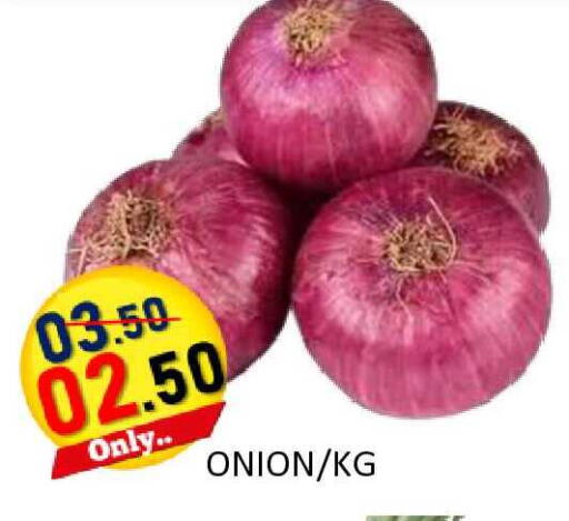 Onion available at رويال جلف هايبرماركت in الإمارات العربية المتحدة , الامارات - أبو ظبي