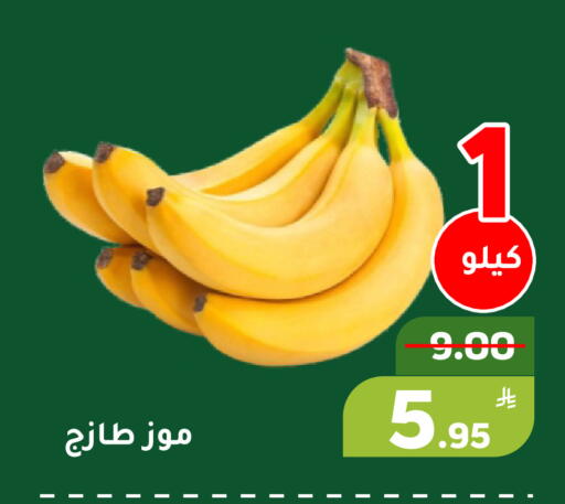 Apple available at Green Apple Market in KSA, Saudi Arabia, Saudi - Al Hasa