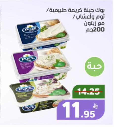 Apple available at Green Apple Market in KSA, Saudi Arabia, Saudi - Al Hasa