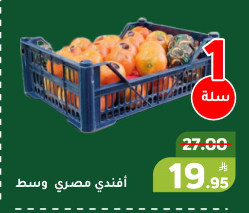 Apple available at Green Apple Market in KSA, Saudi Arabia, Saudi - Al Hasa