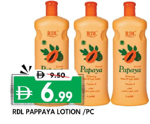 Papaya Pappaya available at ديزرت فريش ماركت in الإمارات العربية المتحدة , الامارات - أبو ظبي