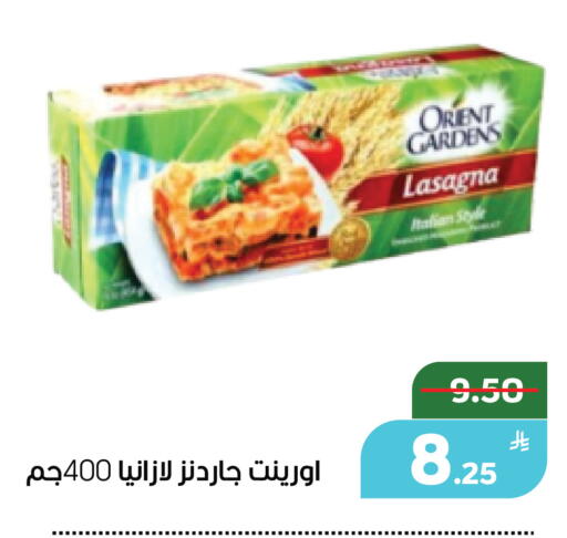 Apple available at Green Apple Market in KSA, Saudi Arabia, Saudi - Al Hasa