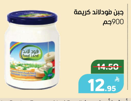 Apple available at Green Apple Market in KSA, Saudi Arabia, Saudi - Al Hasa