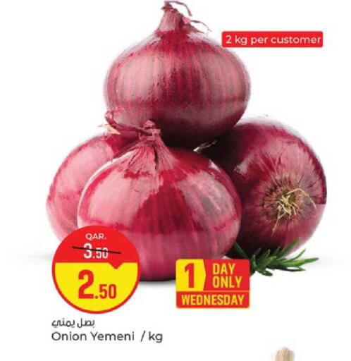 Onion from Yemen available at باريس هايبرماركت in قطر - الخور