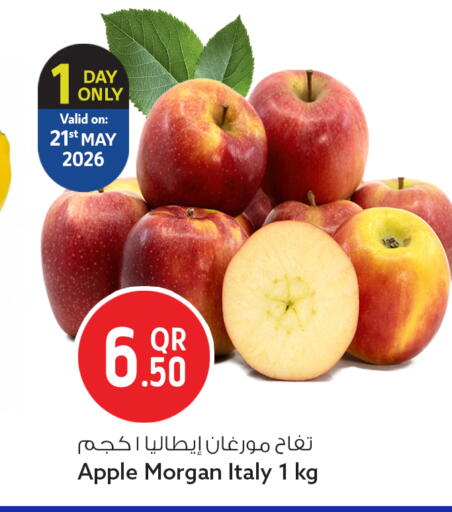 Apple from Italy available at Safari Hypermarket in Qatar - Al Khor